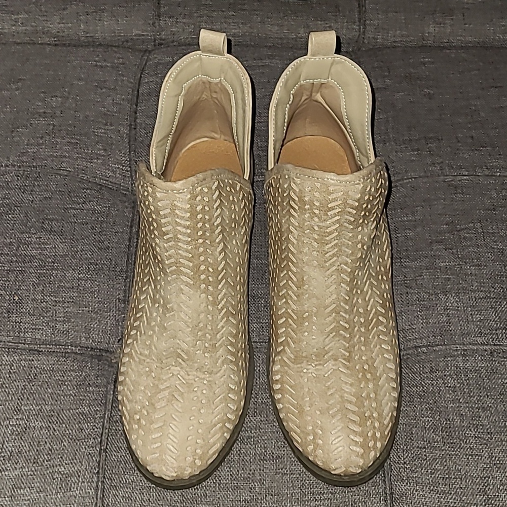 Serra Bootie Women size 8 Beige Split Shaft Ankle Boot Block Heel - Picture 6 of 11